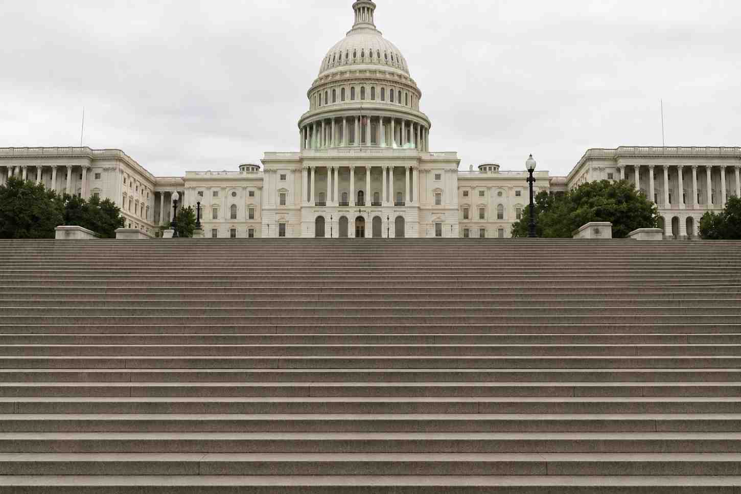 Over 200 crypto entities urge Senate leaders to schedule the CLARITY Act vote without further delay.